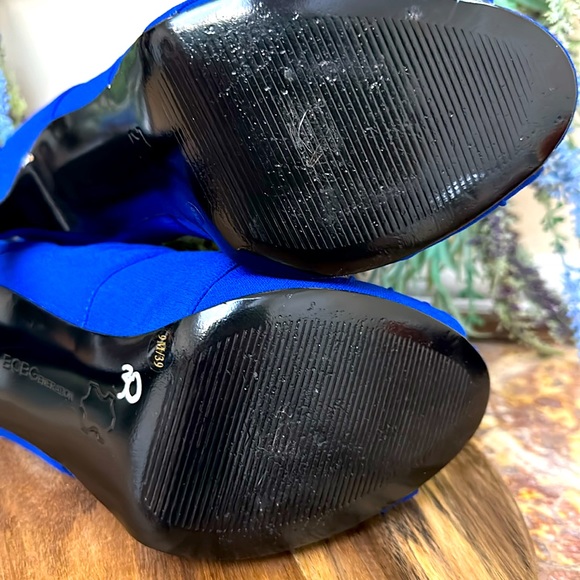 BCBGeneration EUC Blue Heels - Picture 4 of 6